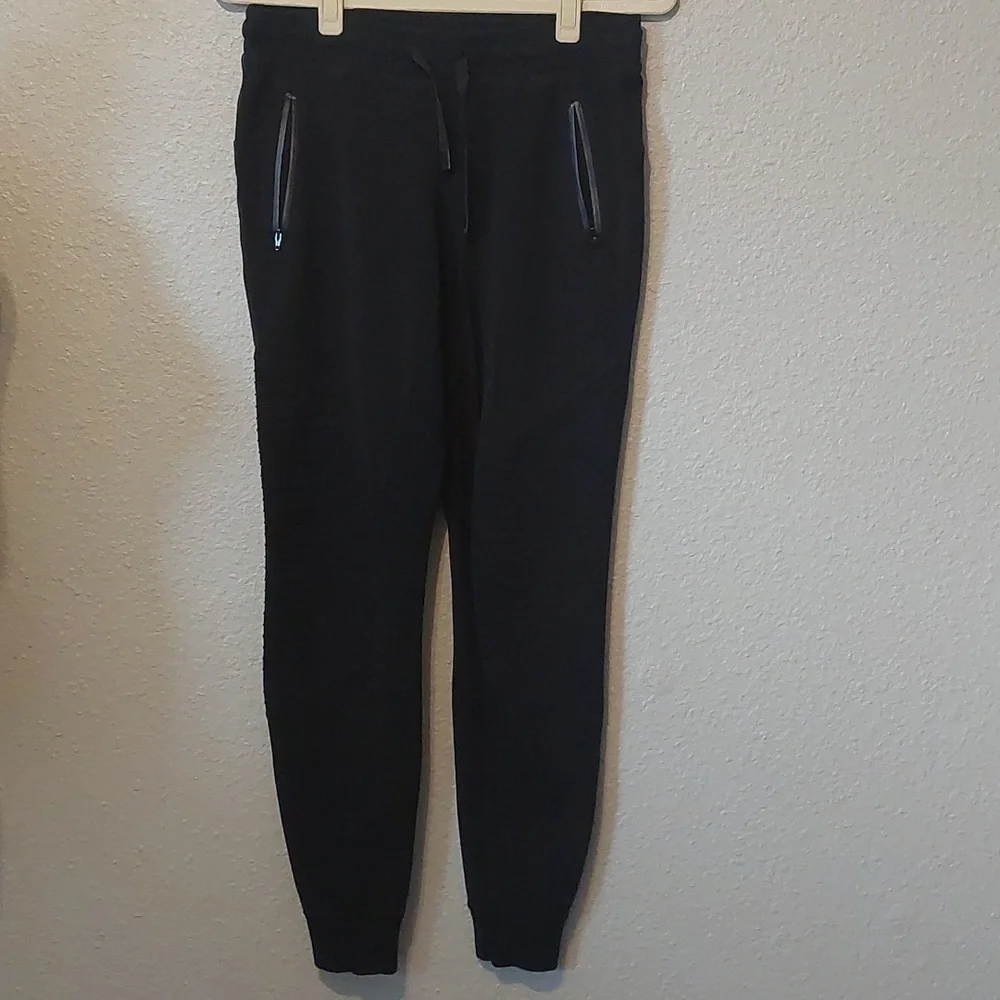 alo yoga Urban Moto Joggers Sweatpants Black Size XS TINY FLAW
